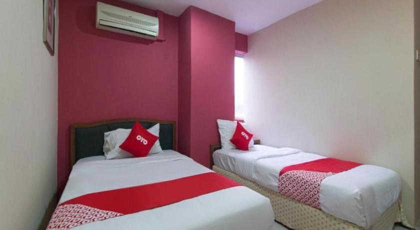 Oyo 44100 Hotel Casavilla Petaling Jaya Exterior photo